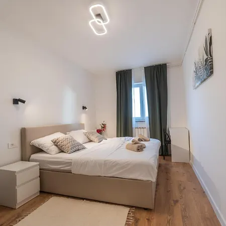 Sunset Apartment *
